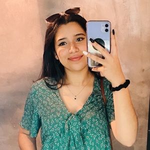 Meet your Posher, Camila